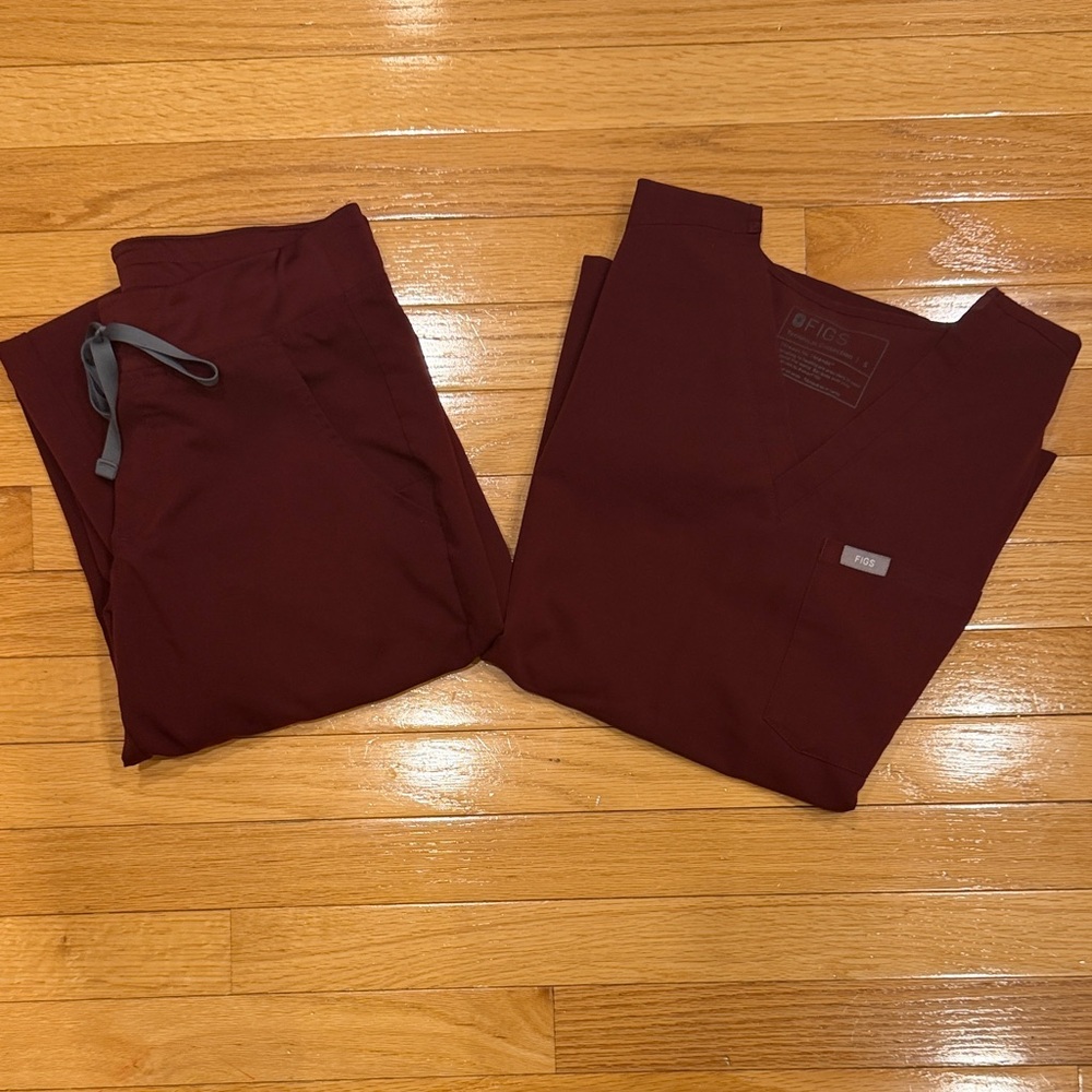 Figs Women's Scrub Set in Burgundy